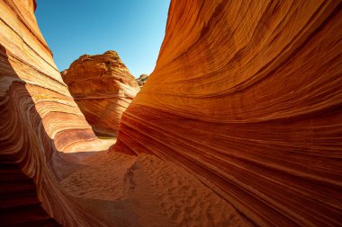 Arizona Wave - Pariah Canyon 'daki ünlü jeoloji kaya oluşumu Coronovirus Covid-19 Salgını, Utah ve Arizona' nın Usa sınırı nedeniyle kapatıldı.