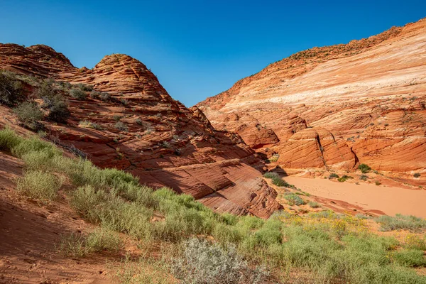 Ola de Arizona - La famosa formación de rocas geológicas en el Cañón Pariah cerró debido al Coronovirus Covid-19 Pandemic, frontera con Estados Unidos de Utah y Arizona —  Fotos de Stock