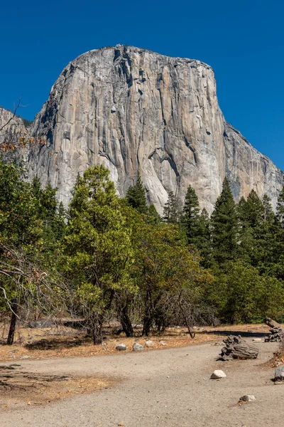 Famous El Capitan Mountain in Yosemite National Park in California, USA — Stock Photo, Image