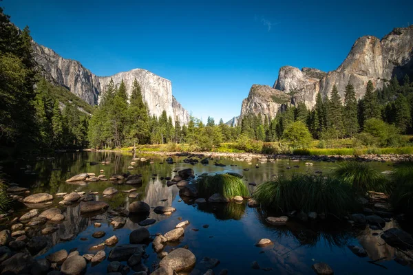 Híres El Capitan Mountain a Yosemite Nemzeti Park Kaliforniában, USA — Stock Fotó