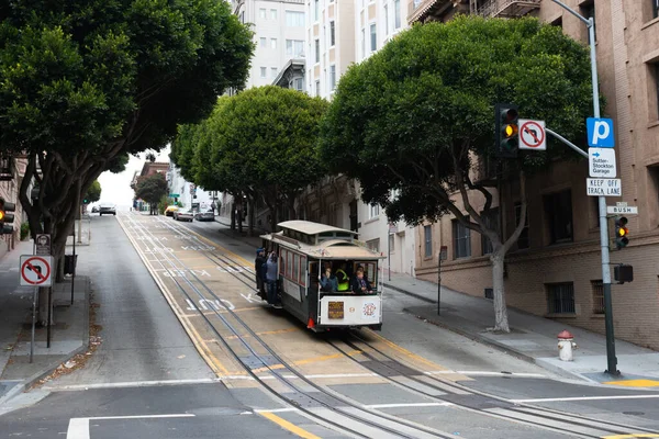 San Francisco - September 17, 2012: Cable Car in San Francisco, California — Stock Photo, Image