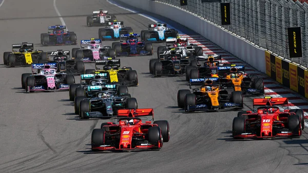 SOCHI, RUSSIA - 29 Eylül 2019: Rusya Formula 1 Grand Prix 'inde Yarış Başladı