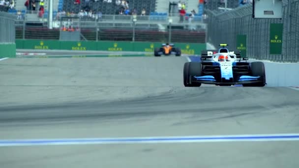 威廉姆斯、 Mclaren和奔驰在2019年一级方程式赛车俄罗斯大奖赛中的比赛 — 图库视频影像