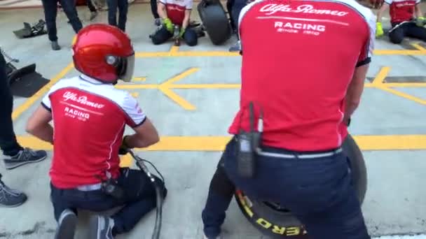 Alpha Romeo F1 Team Boxenstopp beim Formel 1 Grand Prix von Russland 2019 — Stockvideo