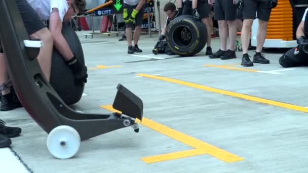 Mclaren f1 changing rain tyre at pit stop at Formula 1 Grand Prix of Russia 2019 — Stock Video