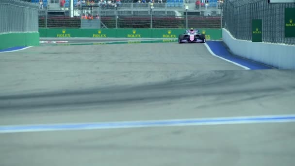 Red Bull Racing overtakes Mclaren at Formula 1 Russian Grand Prix 2019 — Stock Video