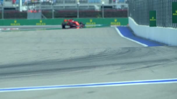 Scuderia Ferrari Formula 1 Rusya Grand Prix 2019 'da yarışıyor. — Stok video