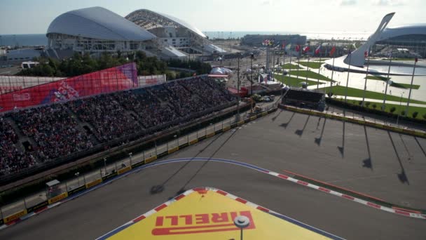 Løpsdag i Formel 1 Russlands Grand Prix 2019, utsikt over Olympiaparken Sotsji – stockvideo
