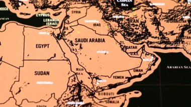 Suudi Arabistan 'ın kara kazı kazan haritasına bir dolar yazı tura.