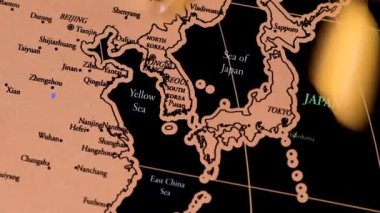 Covid-19 İnsani Bağış Konsepti, siyah çizik Asya seyahat haritası, Japab haritası