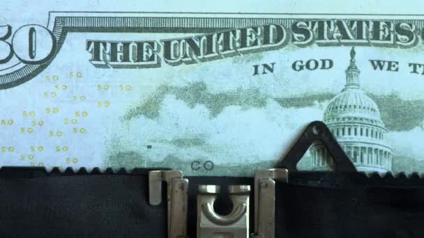 Коронавирус COVID-19 в США, банкнота 50 долларов. Концепция кризиса и финансов — стоковое видео