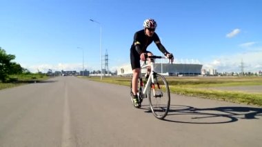 Profesyonel triatloncu bisiklet, pedallı bisiklet, spor konsepti.