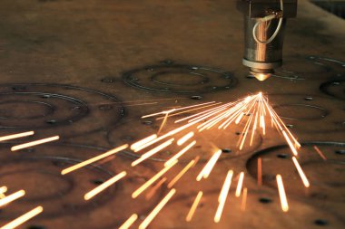 cnc lazer makinesi, kalın metal parçaları keser