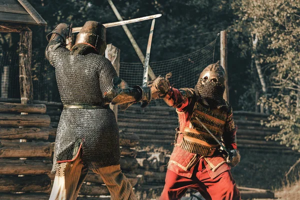 Two Knights Armor Fight Each Other Swords Victory — Stock Photo, Image