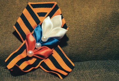 Aziz George kurdelesi, 9 Mayıs 'ta kutlanan Büyük Vatanseverlik Savaşı' nın başlıca özelliklerinden biridir. Aziz George kurdelesi kahramanlığın, askeri cesaretin ve zaferin sembolüdür..