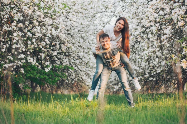 Young couple in love having fun — Stock Photo, Image