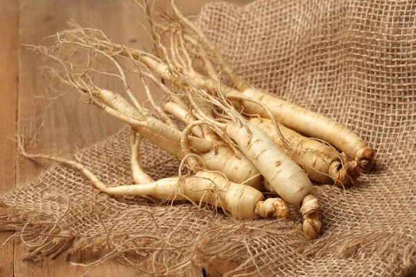 Närbild Ginseng Rötter Yta Trä — Stockfoto