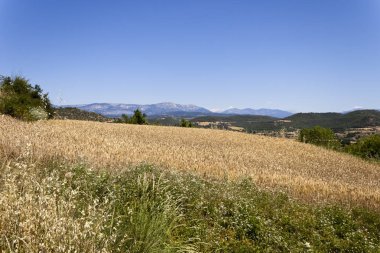 Solsona manzara arka plan mesafeden Montsec ile