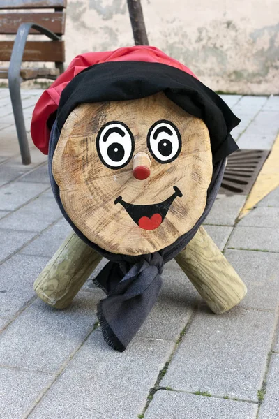 Tio de Nadal, Katalan mitolojisinde bir karakterdir.