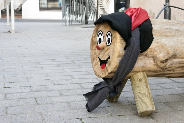 Tio de Nadal, Katalan mitolojisinde bir karakterdir.