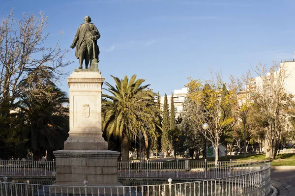 Ramon Pignatelli sculpture in Pignatelli Park in Zaragoza city, — 스톡 사진