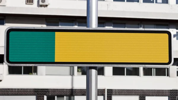Blank yellow and green reflective road sign in the street — Stock Photo, Image