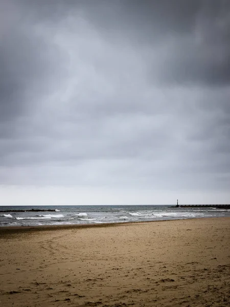 Dia Nublado Praia Cubelles Barcelona Catalunha Espanha Mar Mediterrâneo Nublado — Fotografia de Stock