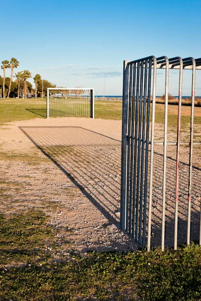 Metais Gols Campo Futebol Vazio Próximo Les Gavines Praia Mediterrânea — Fotografia de Stock