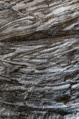 Bir yeraltı tuz madenindeki doğal, ham tuzun soyut gri dokusu.