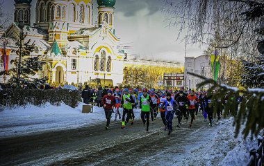 Uluslararası Sibirya Noel Yarı Maratonu eski Sibirya kenti Omsk 'ta 29 kez düzenlendi. Etkinlikte İngiltere ve Avusturya 'nın farklı ülkelerinden sporcular, 17 yabancı ülke ve 26 bölge ülkesini temsil eden 1.458 koşucu yer alıyor.
