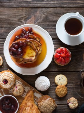 Kahvaltı Masası hamur işleri ile