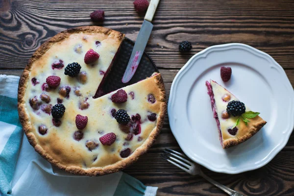 Zelfgemaakte zoete raspberry pie — Stockfoto