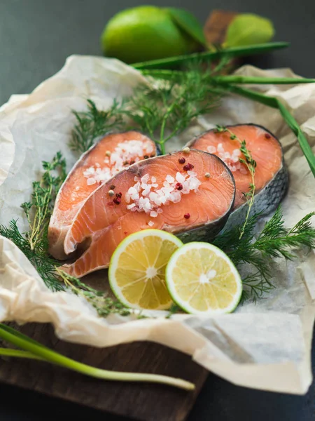 Filete de salmón crudo —  Fotos de Stock