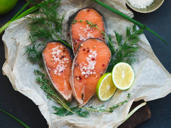 Filete de salmón crudo —  Fotos de Stock