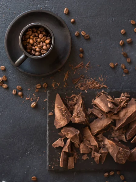 Peças de chocolate escuro — Fotografia de Stock