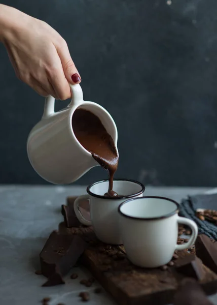 Hälla varm choklad — Stockfoto