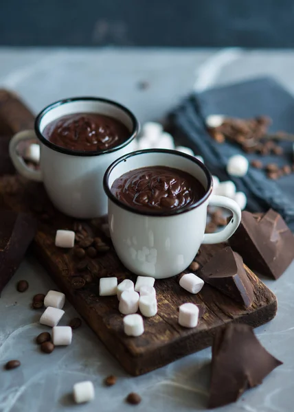 Chocolate quente com muitos pequenos marshmallows — Fotografia de Stock