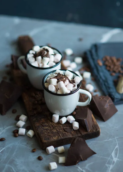 Горячий шоколад с большим количеством зефира — стоковое фото