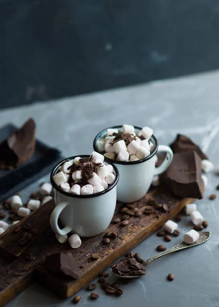 Varm choklad med en massa små marshmallows — Stockfoto