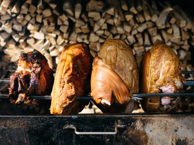  kavrulmuş domuz bacak