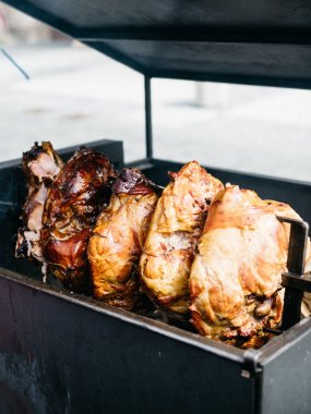  kavrulmuş domuz bacak