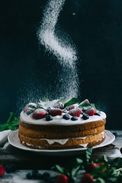 딸기 스펀지 케이크 — 스톡 사진