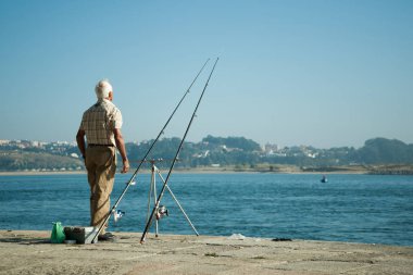 Komuta sizde okyanus kıyısında Balık tutma