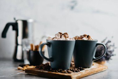 sıcak kakao bir fincan