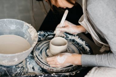 Potter kil ile tekerlek üzerinde çalışma