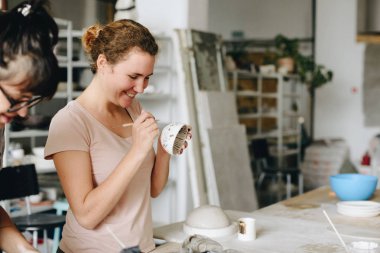 Potter boyama tasarım yüzeyi seramik kase