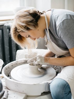 Potter kil ile tekerlek üzerinde çalışma