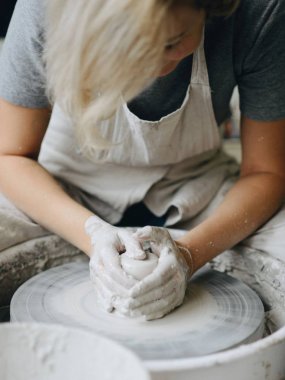 Potter kil ile tekerlek üzerinde çalışma