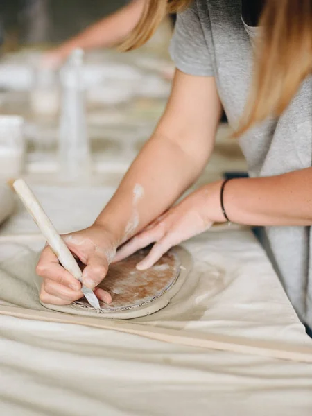Woman Working At Pottery Studio — Stock Photo, Image