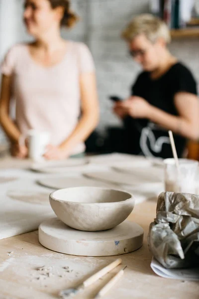 Handgemaakte keramische kom — Stockfoto